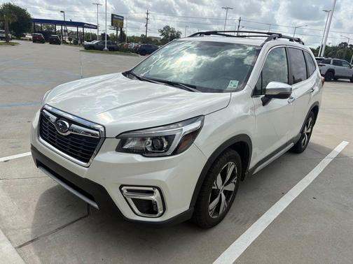 Crystal White Pearl 2019 Subaru Forester Touring