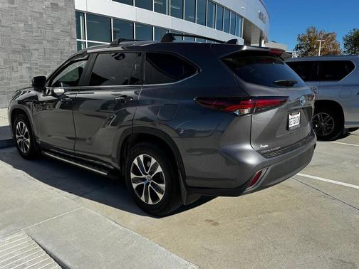 2024 Toyota Highlander Hybrid XLE