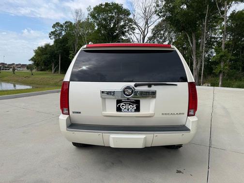 White Diamond Tricoat 2010 Cadillac Escalade Luxury
