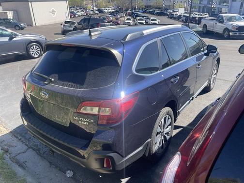 Crystal White Pearl 2021 Subaru Outback Limited