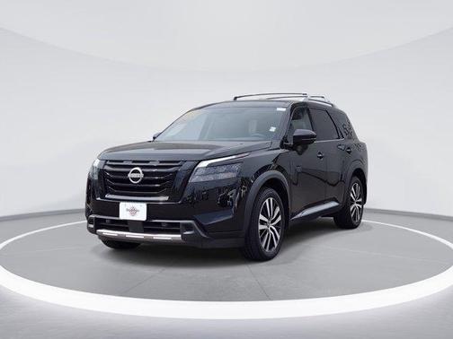 Black 2025 Nissan Pathfinder Platinum