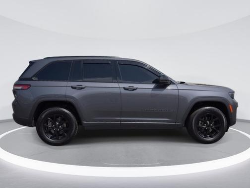 Metallic 2025 Jeep Grand Cherokee Laredo
