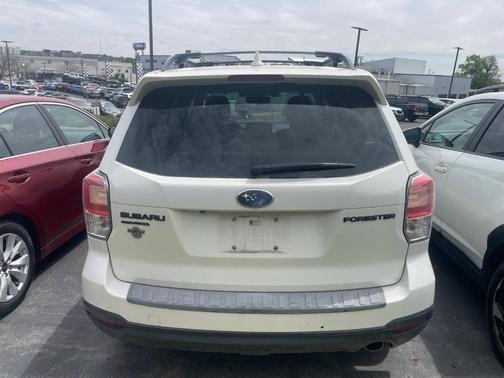 Crystal White Pearl 2018 Subaru Forester 2.5i Premium