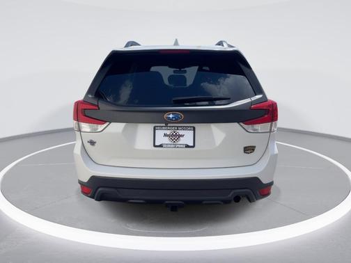 Crystal White Pearl 2022 Subaru Forester Wilderness