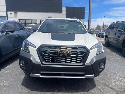 Crystal White Pearl 2022 Subaru Forester Wilderness