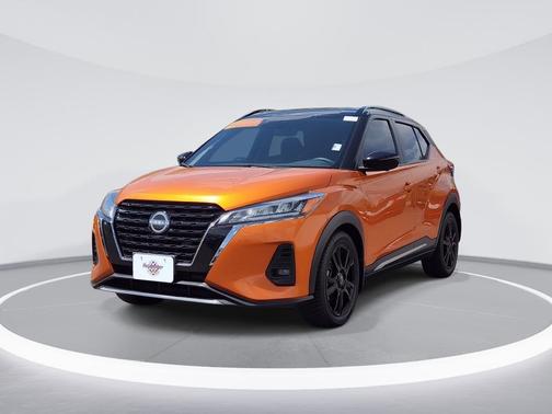 Monarch Orange / Super Black 2023 Nissan Kicks SR