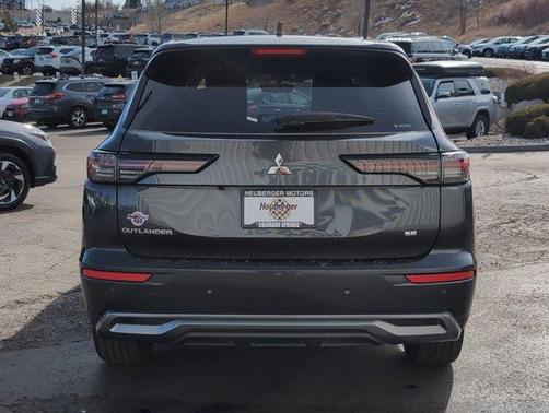 Labrador Black Pearl 2025 Mitsubishi Outlander EDITION