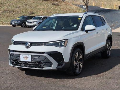Pure White 2025 Volkswagen Taos 1.5T SE