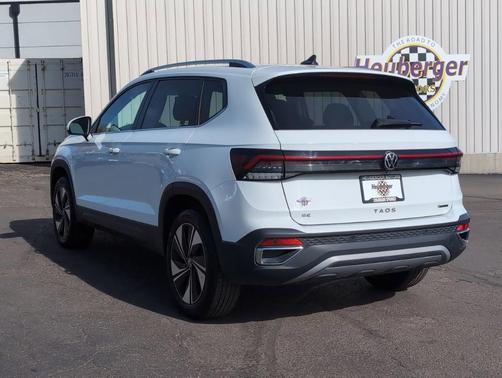 Pure White 2025 Volkswagen Taos 1.5T SE