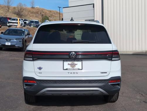 Pure White 2025 Volkswagen Taos 1.5T SE