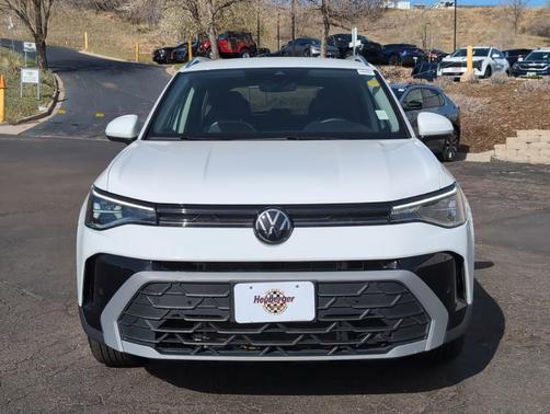 Pure White 2025 Volkswagen Taos 1.5T SE