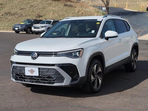 Pure White 2025 Volkswagen Taos 1.5T SE