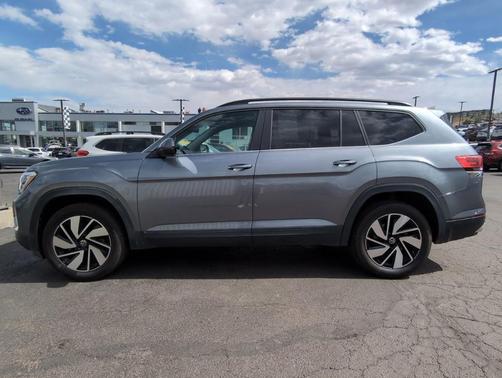 Platinum Gray Metallic 2025 Volkswagen Atlas 2.0T SE