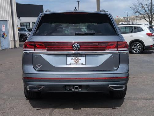 Platinum Gray Metallic 2025 Volkswagen Atlas 2.0T SE