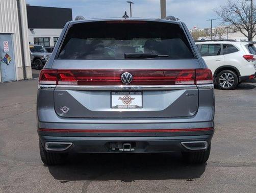 Platinum Gray Metallic 2025 Volkswagen Atlas 2.0T SE