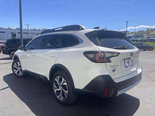 Crystal White Pearl 2021 Subaru Outback Limited XT