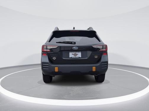 Crystal Black Silica 2022 Subaru Outback Wilderness