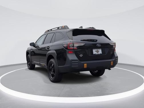 Crystal Black Silica 2022 Subaru Outback Wilderness