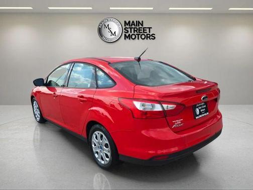 Red 2012 Ford Focus SE