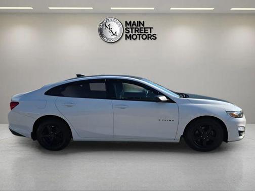 White 2019 Chevrolet Malibu 1LS