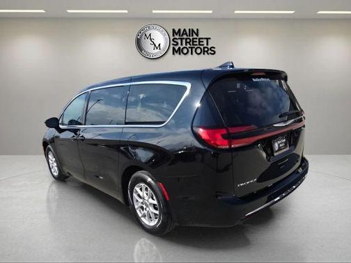 2024 Chrysler Pacifica Touring-L