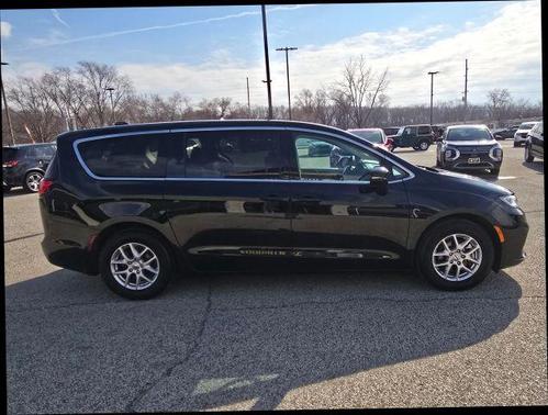 2024 Chrysler Pacifica Touring-L