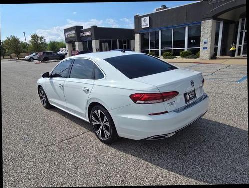 Pure White 2021 Volkswagen Passat 2.0T SE
