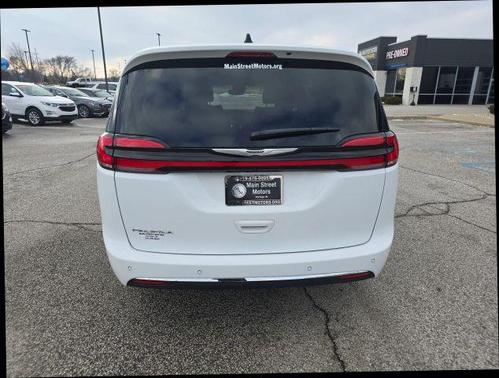 2024 Chrysler Pacifica Touring-L