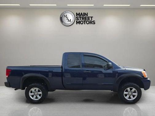 2011 Nissan Titan SV
