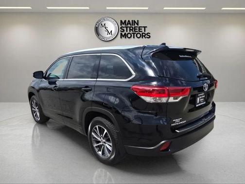 Black 2019 Toyota Highlander XLE