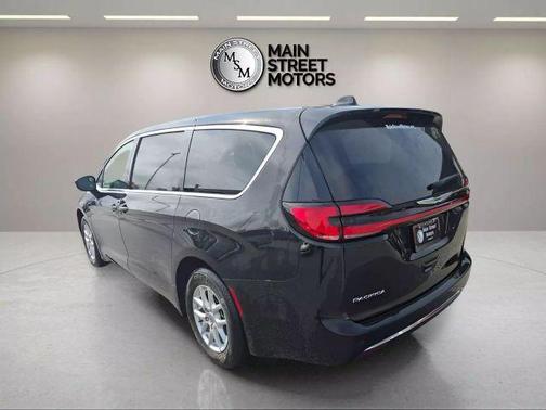 2023 Chrysler Pacifica Touring-L