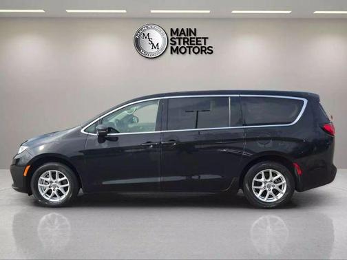 2023 Chrysler Pacifica Touring-L