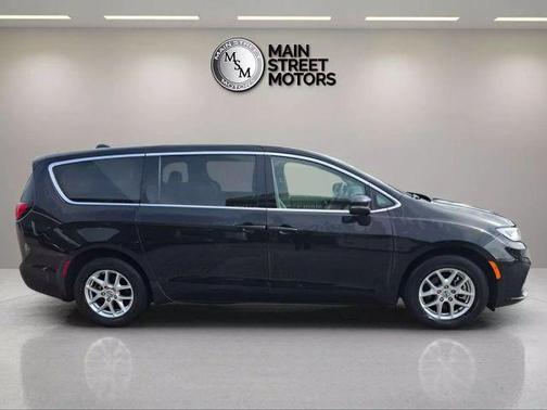 2023 Chrysler Pacifica Touring-L