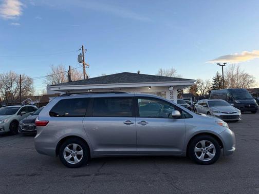 2017 Toyota Sienna LE