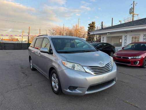 2017 Toyota Sienna LE