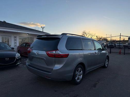 2017 Toyota Sienna LE