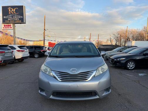 2017 Toyota Sienna LE