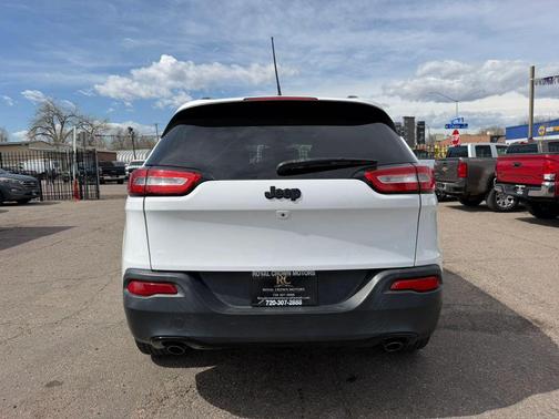 White 2014 Jeep Cherokee Sport