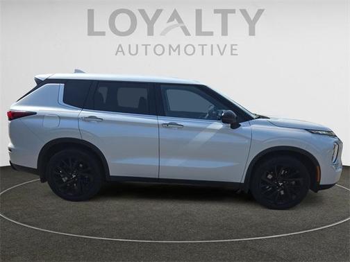 2023 Mitsubishi Outlander SE Black Edition