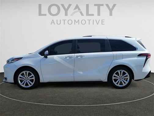 2023 Toyota Sienna Platinum 7 Passenger