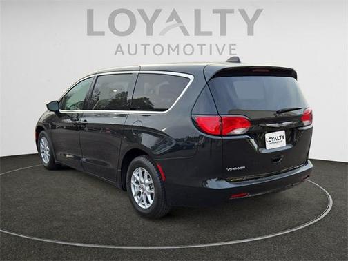 2022 Chrysler Voyager LX