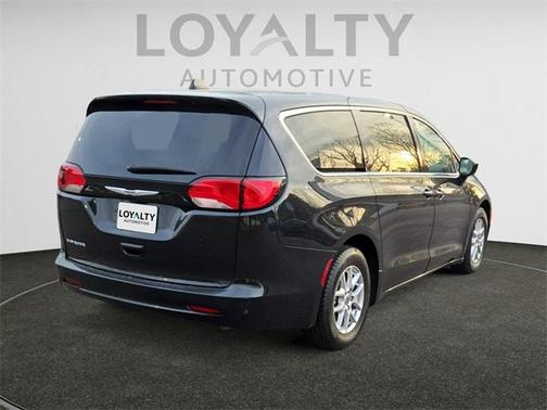 2022 Chrysler Voyager LX