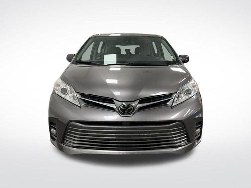 2019 Toyota Sienna XLE
