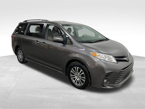 2019 Toyota Sienna XLE