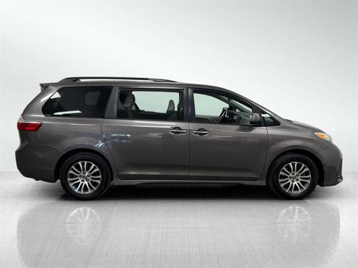 2019 Toyota Sienna XLE
