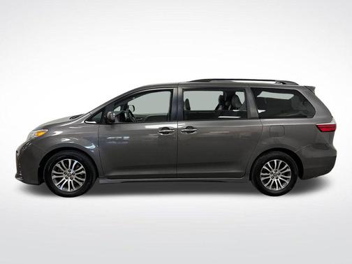 2019 Toyota Sienna XLE