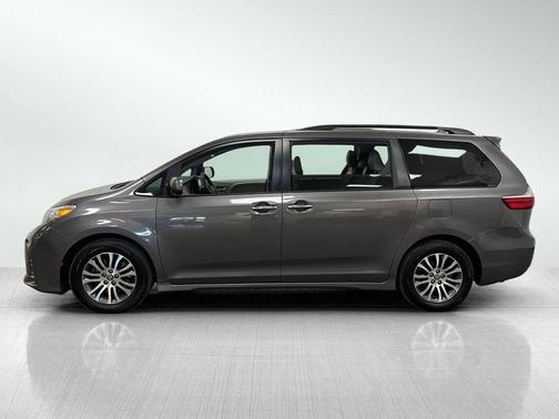 2019 Toyota Sienna XLE
