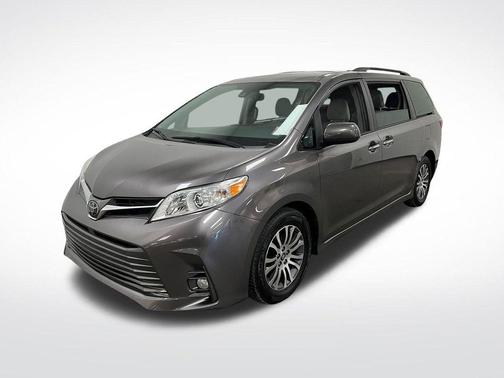 2019 Toyota Sienna XLE