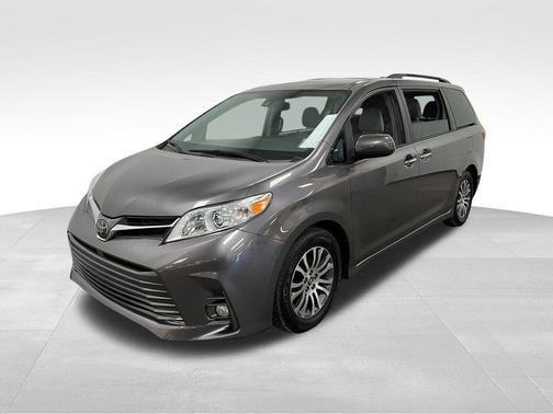 2019 Toyota Sienna XLE