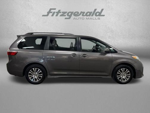 2019 Toyota Sienna XLE
